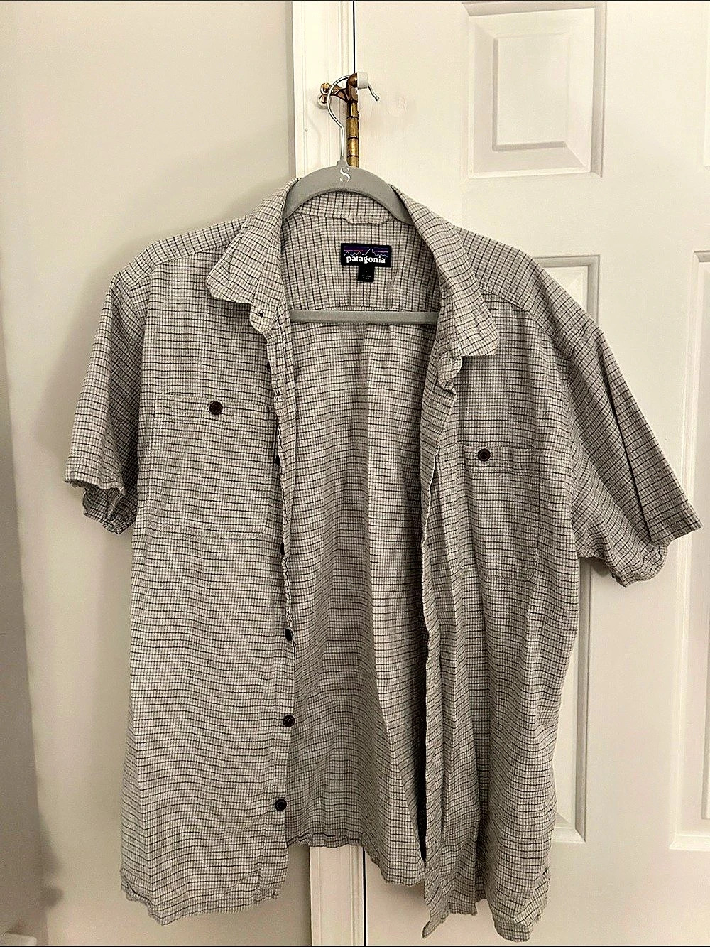 Patagonia Men's Checkered Short Sleeve Shirt in Gray